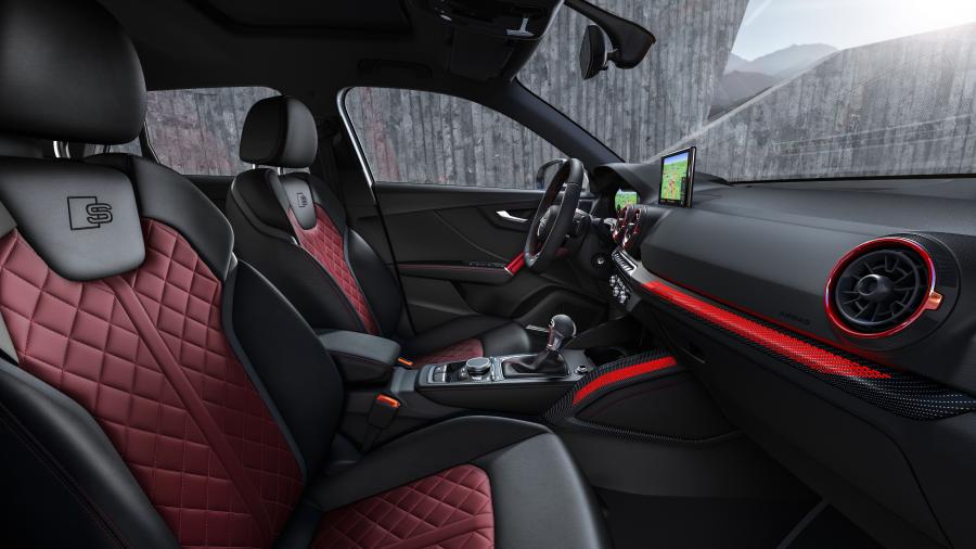 Интерьер Audi SQ2 2019 года  (WW) (фото 10 из 17)